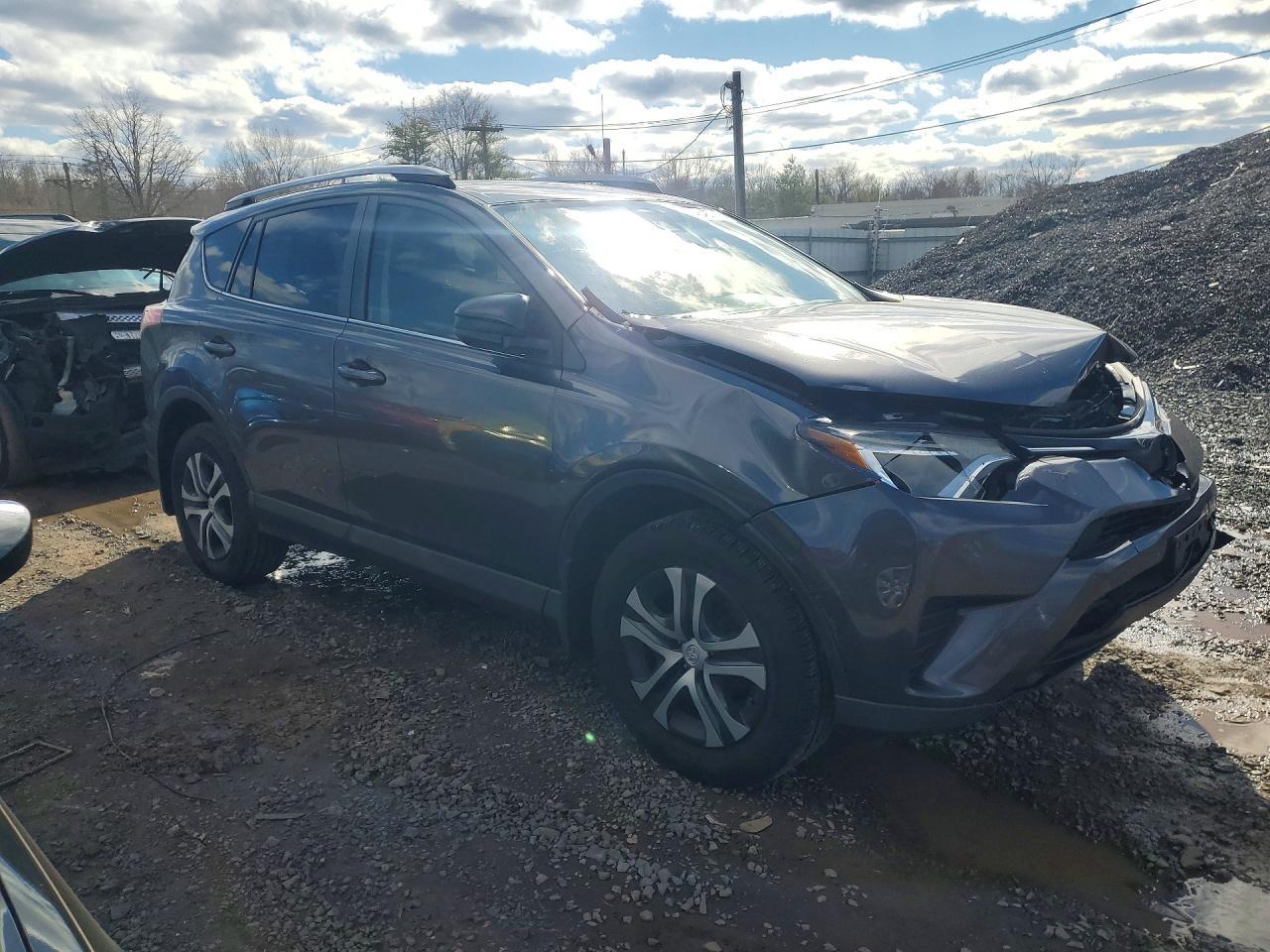 2018 Toyota Rav4 Le - Image 4