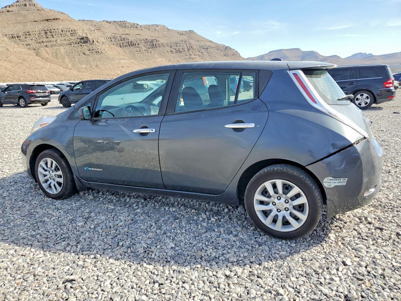 2013 Nissan Leaf S - Фото 2
