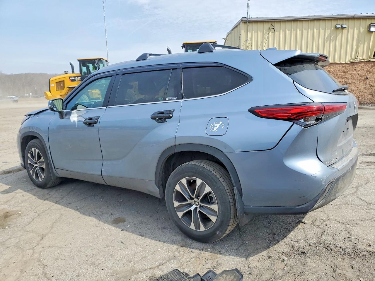 2023 Toyota Highlander L - Фото 2