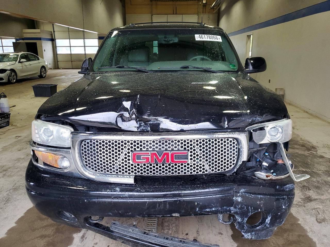 2003 GMC Yukon Denali - Image 5