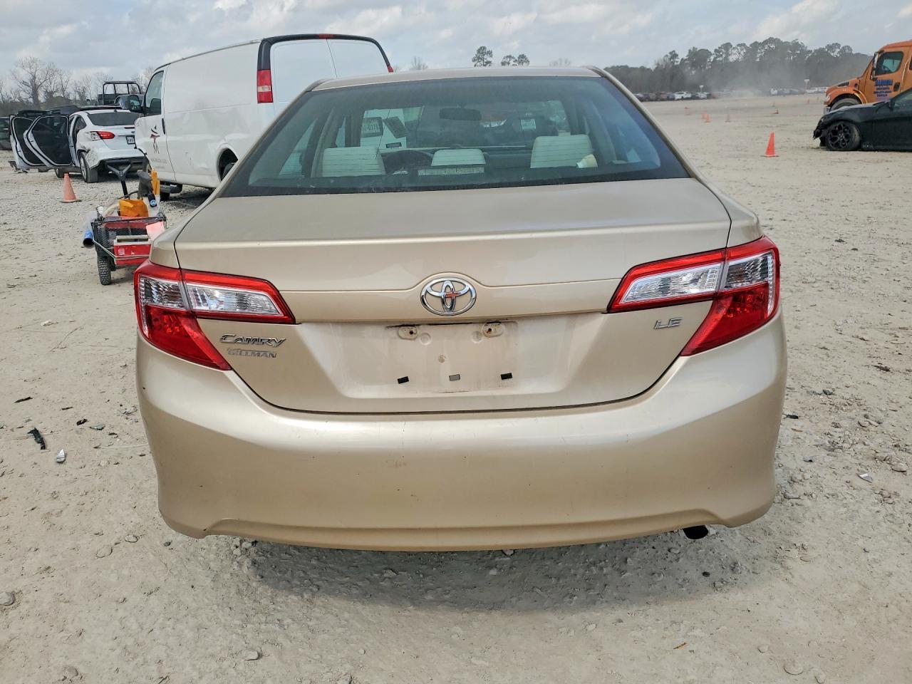 2012 Toyota Camry Le - Фото 6
