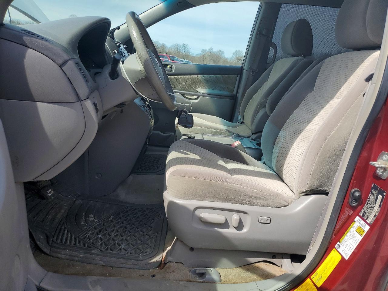 2009 Toyota Sienna Le 7-Passenger - Фото 7