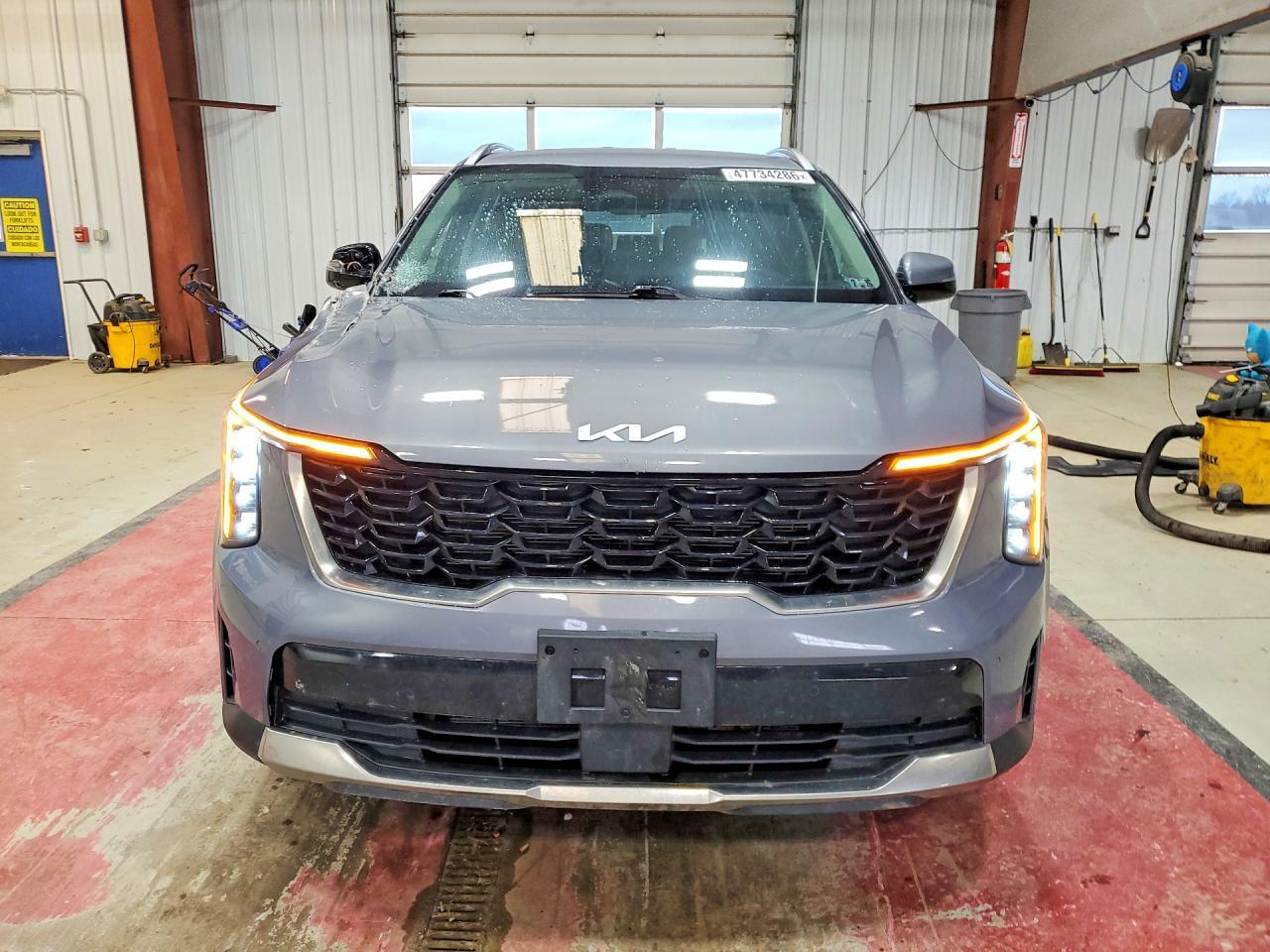 2024 Kia Sorento S - Image 5