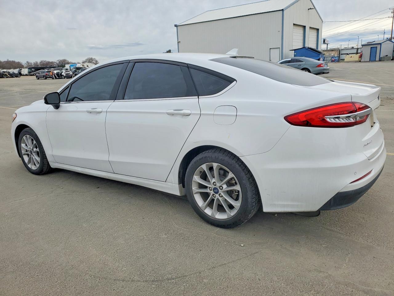 2020 Ford Fusion - Фото 2