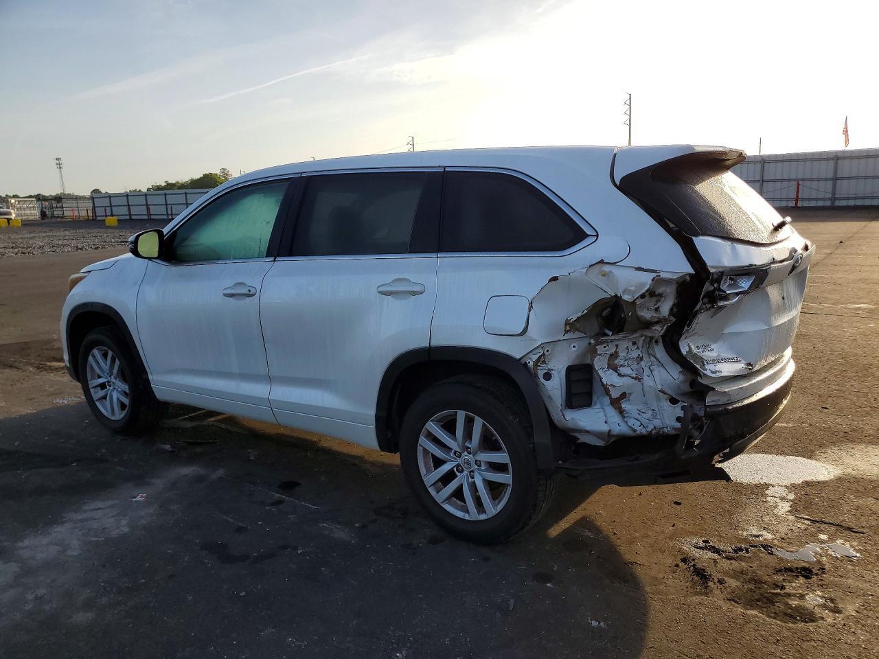 2015 Toyota Highlander Le - Image 2