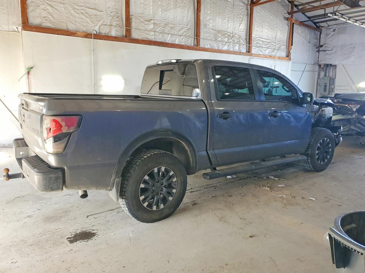 2020 Nissan Titan Pro-4X - Фото 3