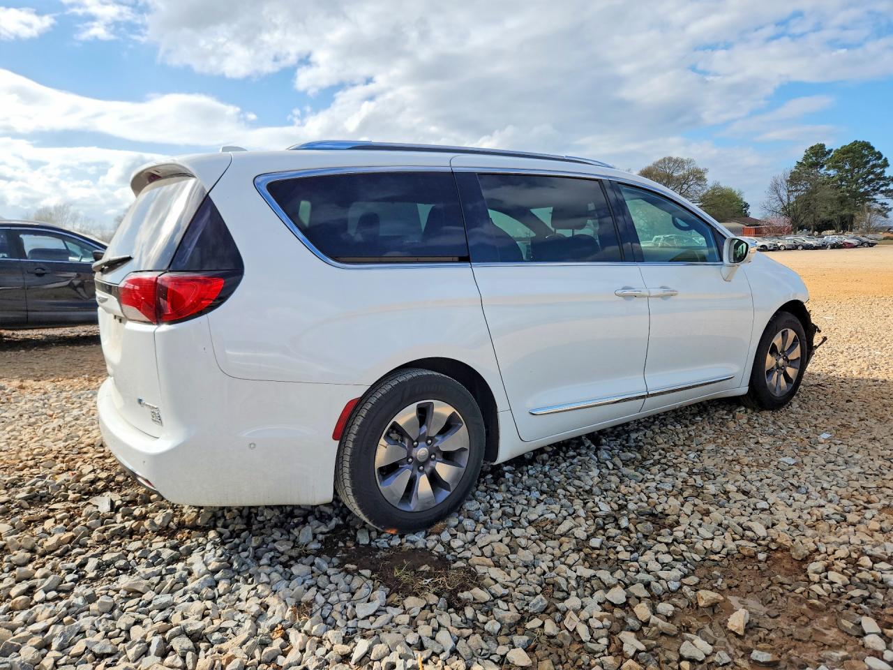 2020 Chrysler Pacifica Hybrid Limited - Image 3