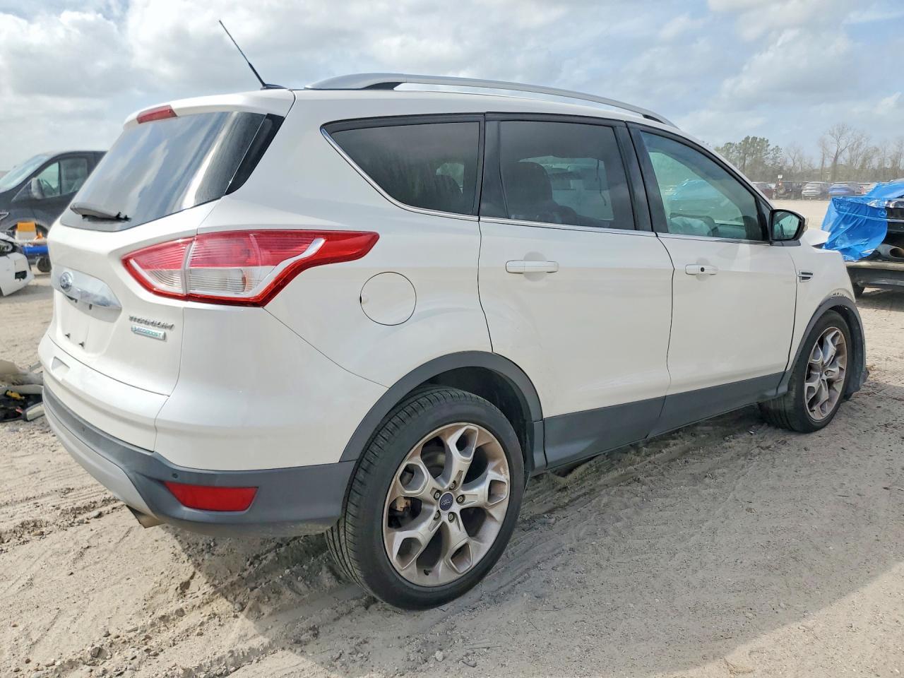 2016 Ford Escape Titanium - Фото 3