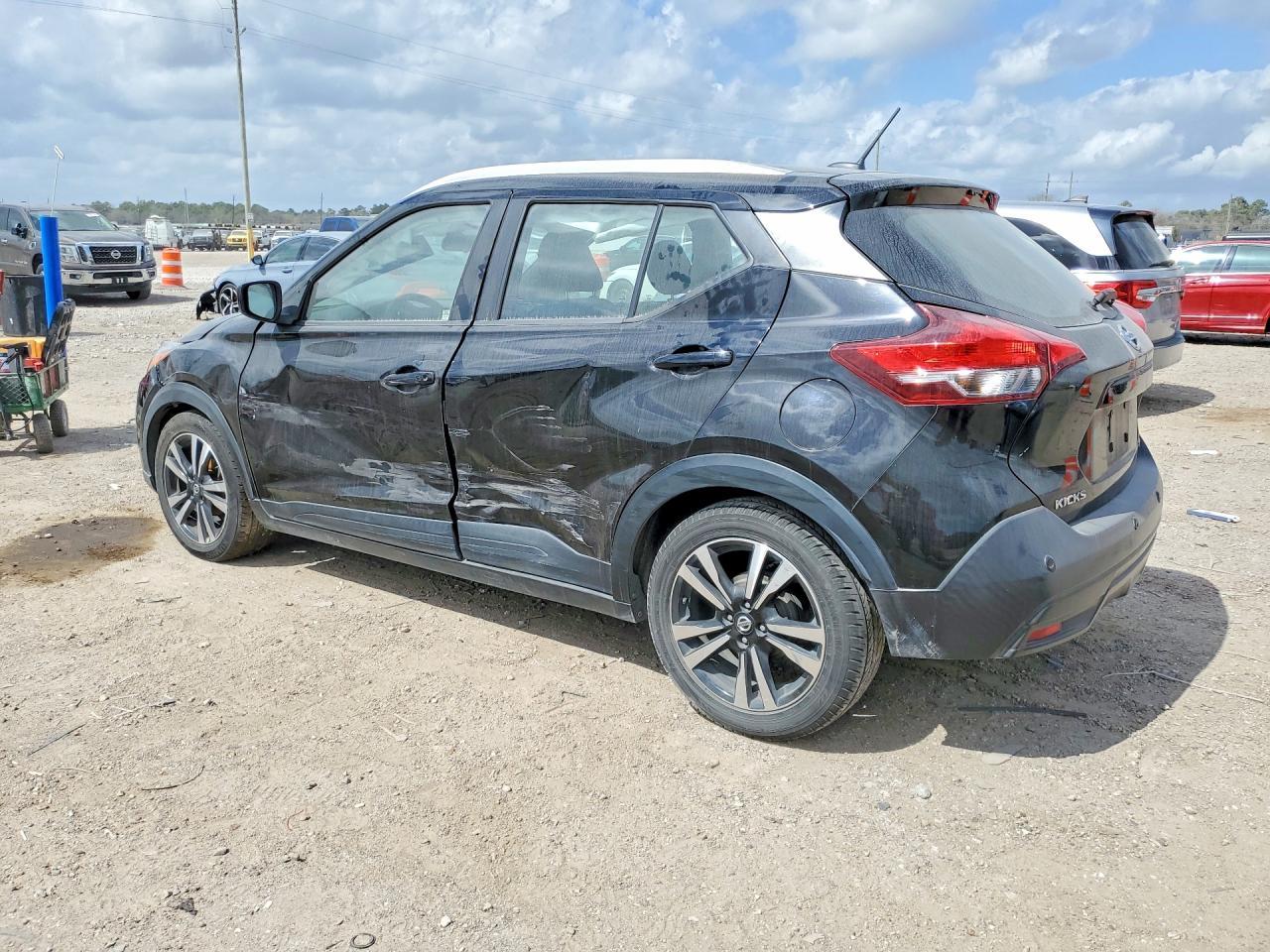 2020 Nissan Kicks Sv - Image 2
