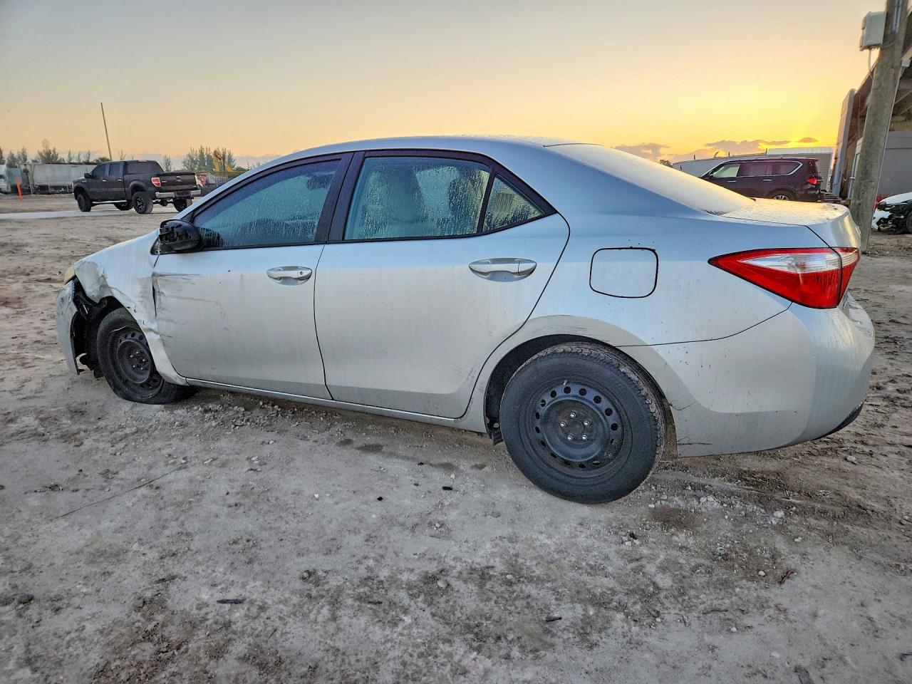 2015 Toyota Corolla Le - Фото 2