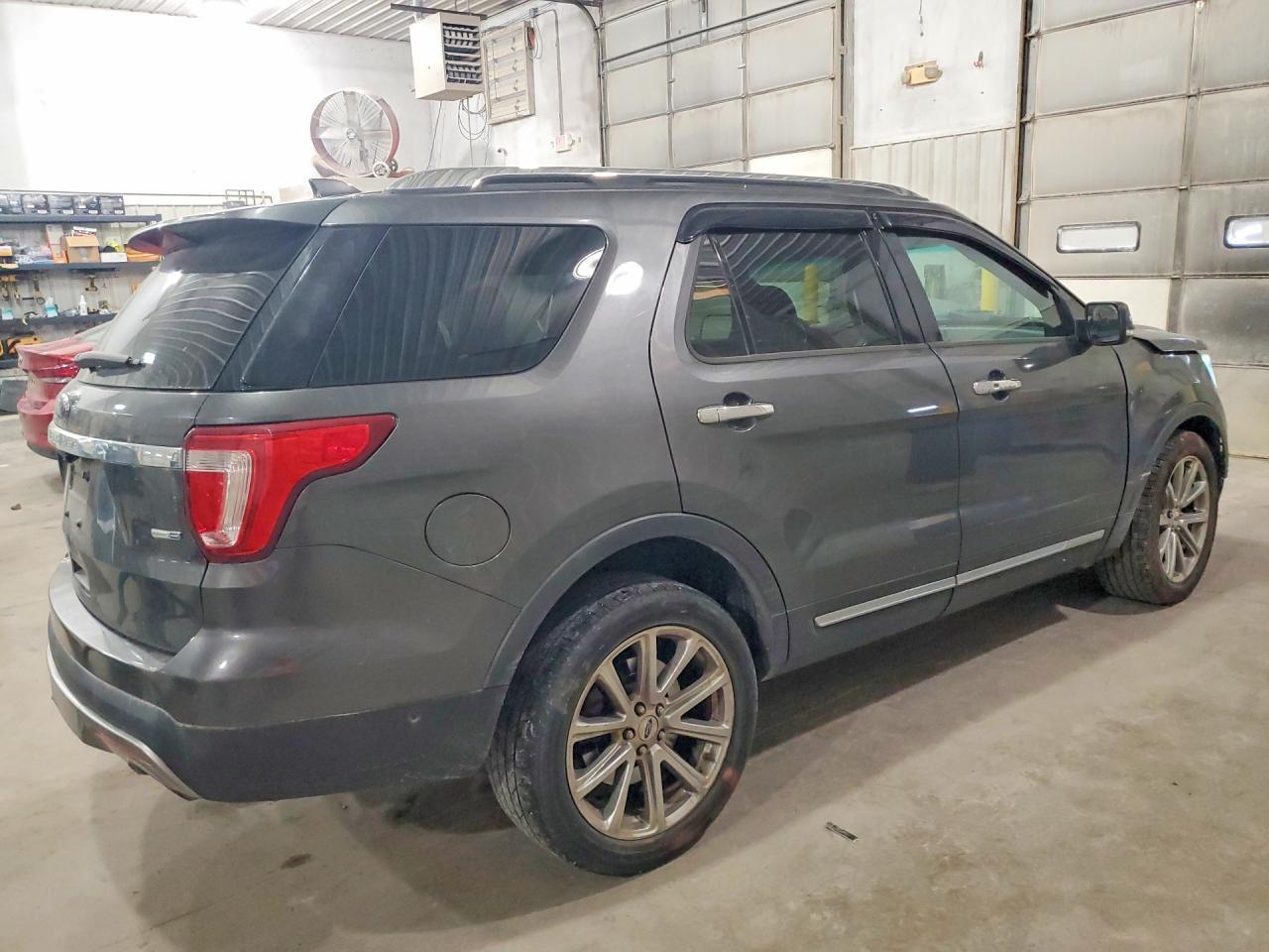 2016 Ford Explorer - Фото 3