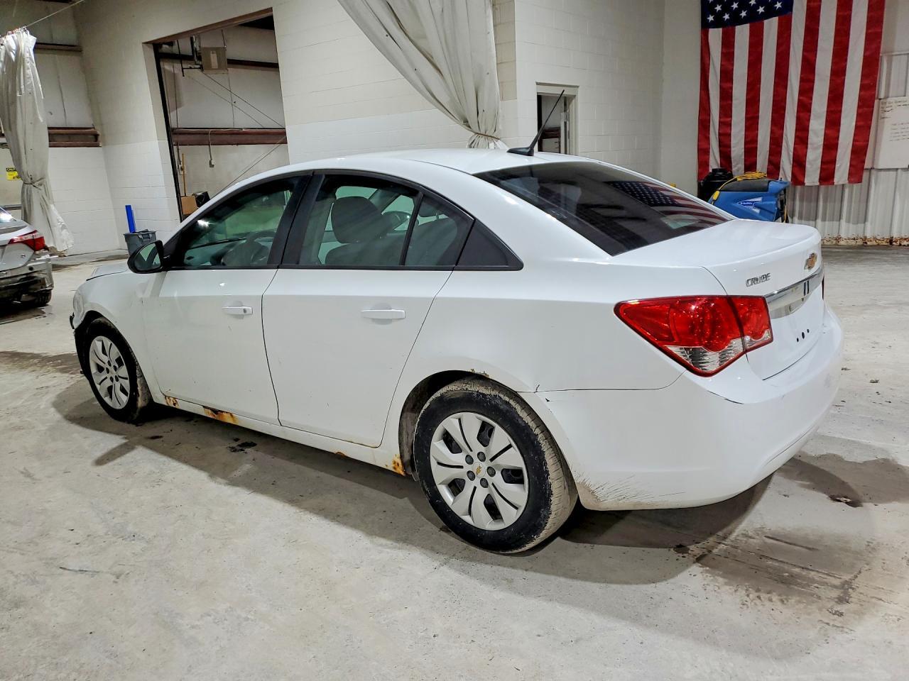 2013 Chevrolet Cruze Ls - Image 2