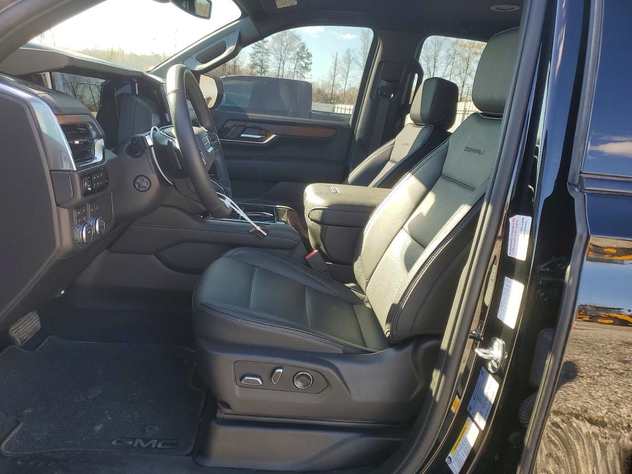 2025 GMC Yukon - Фото 7