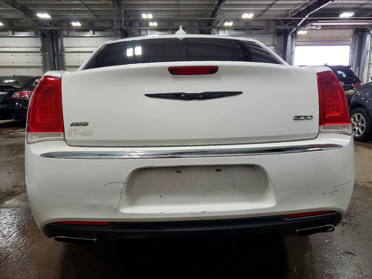 2017 Chrysler 300 Limited - Фото 6