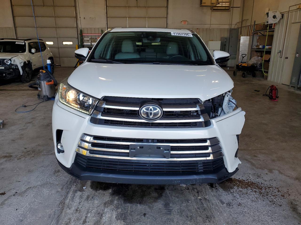 2019 Toyota Highlander Limited Platinum - Фото 5