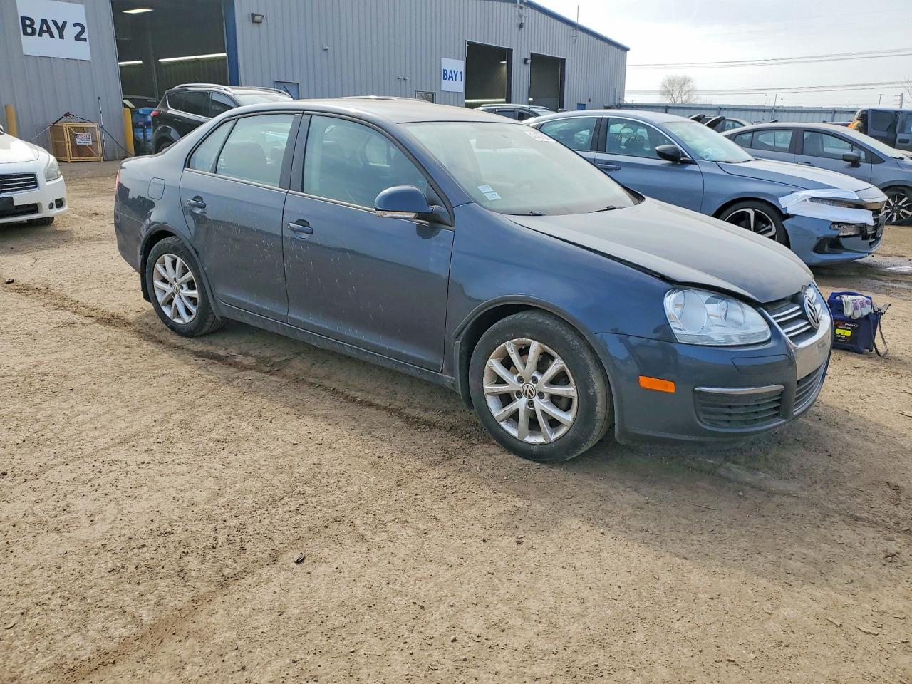 2010 Volkswagen Jetta Limited - Image 4