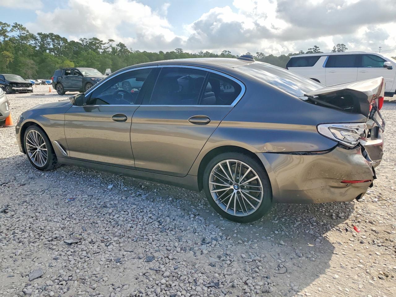 2019 BMW 530 I - Image 2