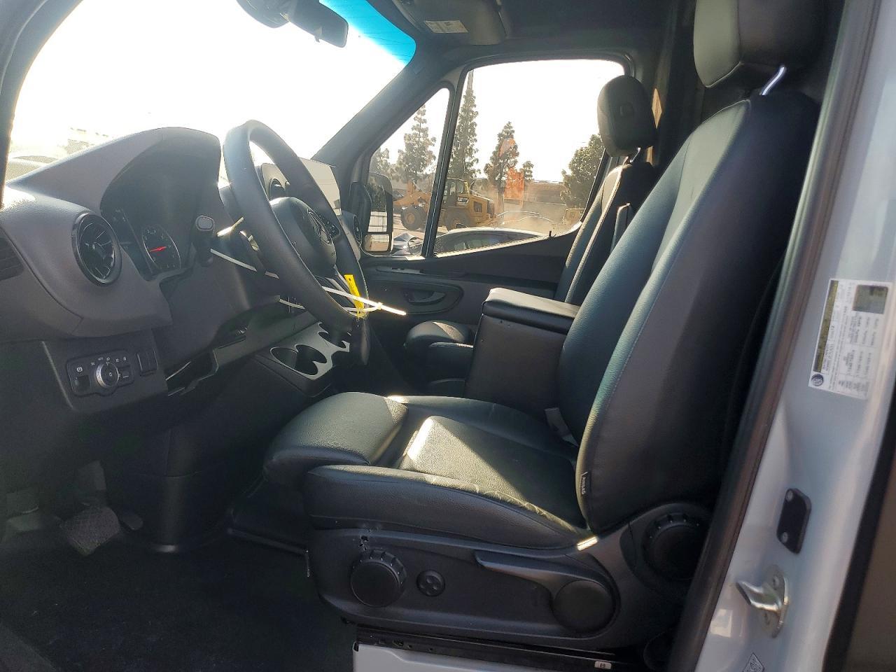 2023 Mercedes-Benz Sprinter 2500 - Фото 7