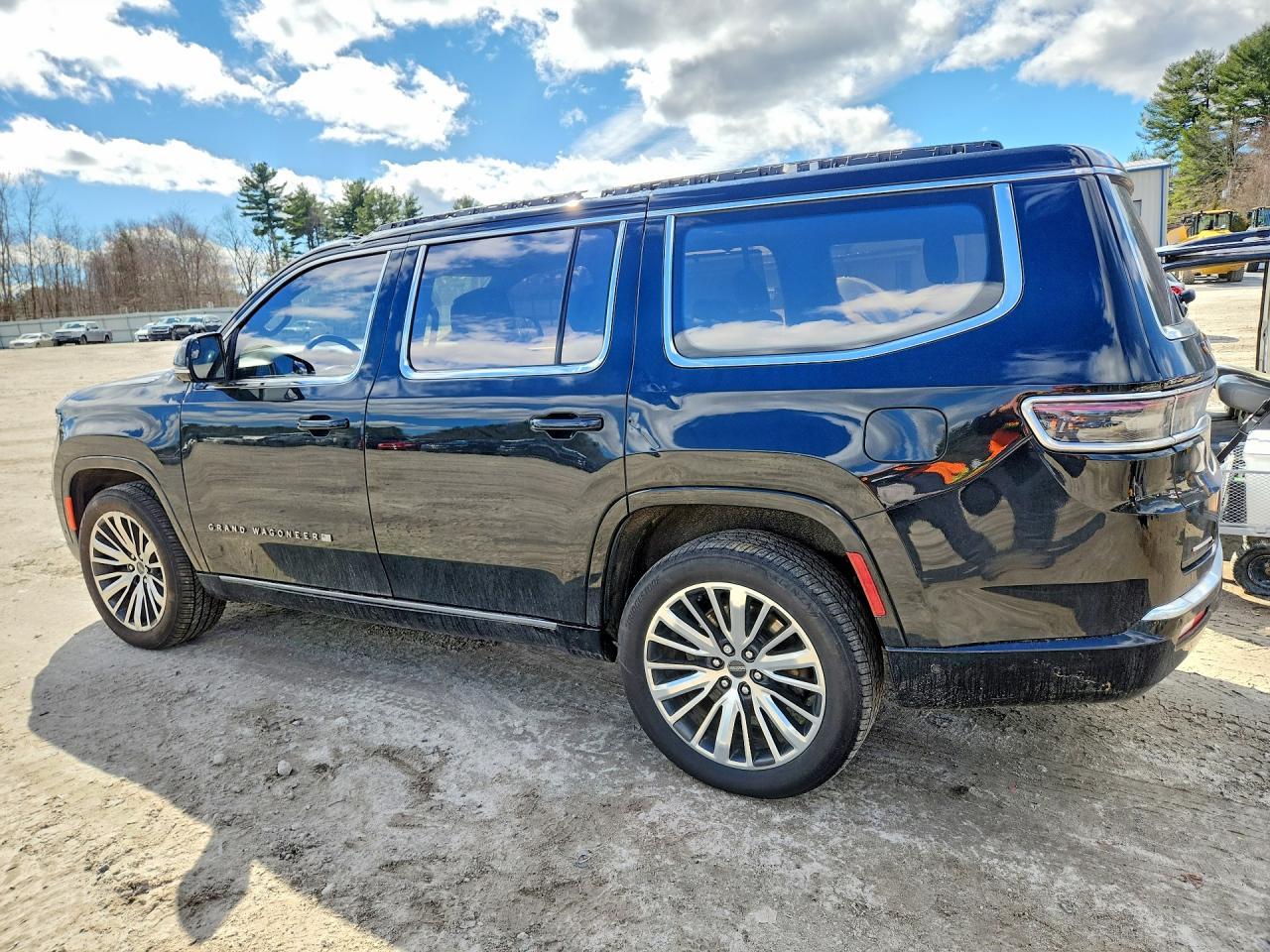 2022 Jeep Grand Wagoneer Series Iii - Image 2