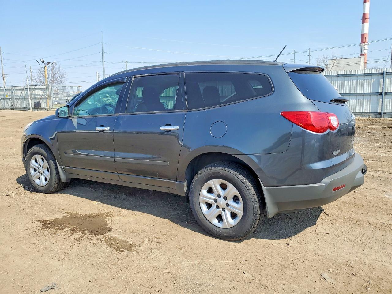 2011 Chevrolet Traverse Ls - Фото 2
