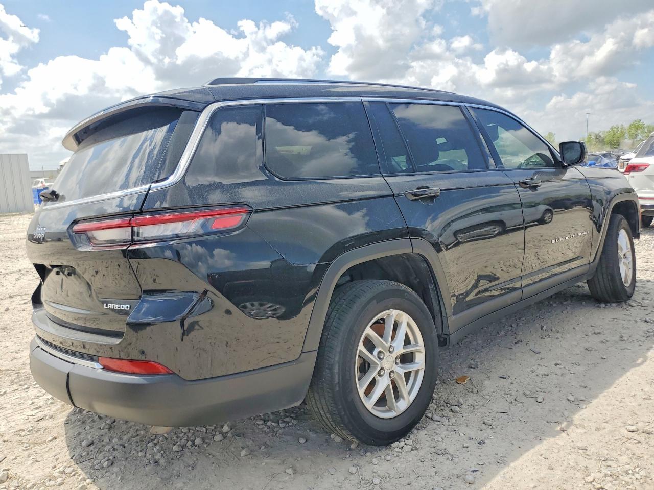 2023 Jeep Grand Cherokee L Laredo - Image 3