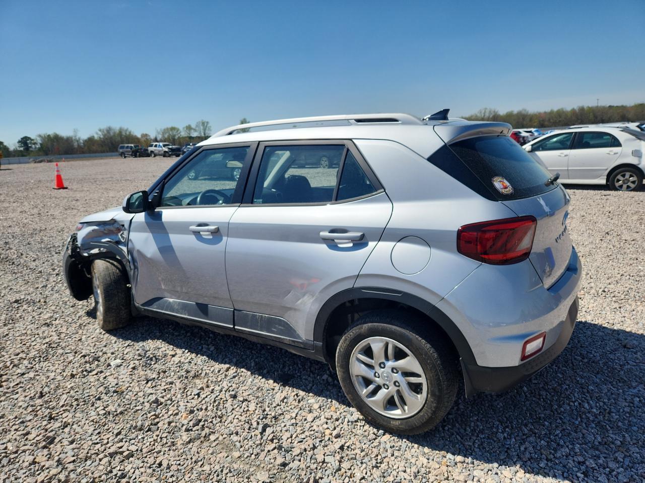 2020 Hyundai Venue Sel - Image 2