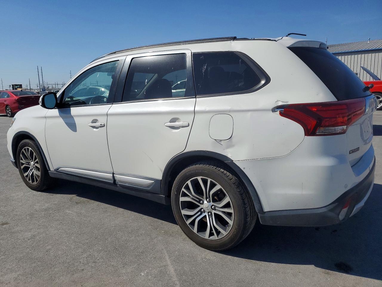 2016 Mitsubishi Outlander Se - Image 2