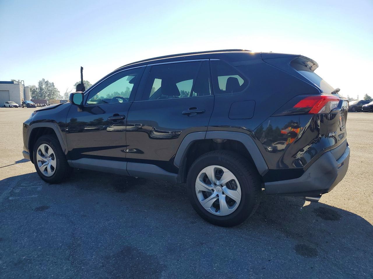 2020 Toyota Rav4 Le - Фото 2
