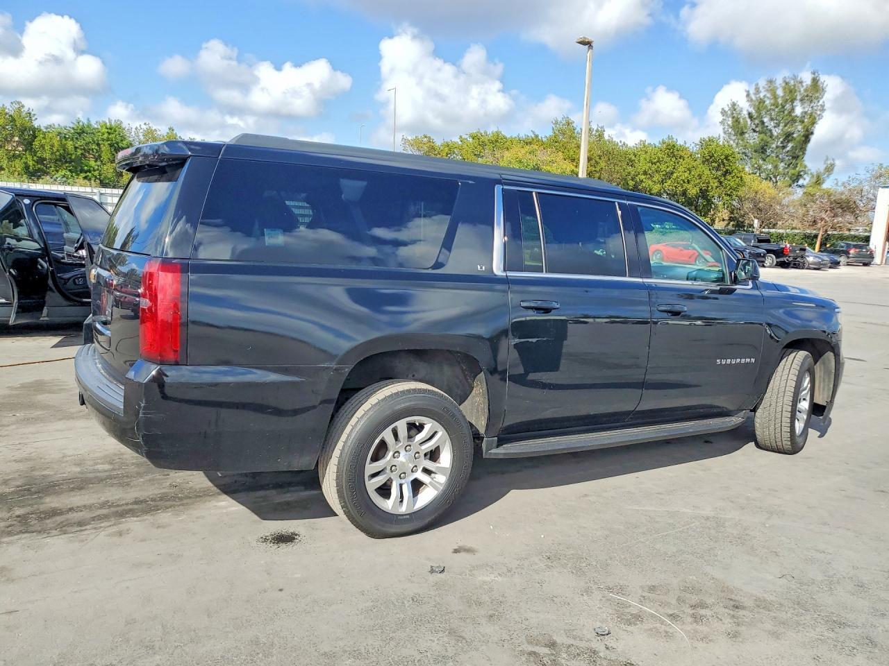 2019 Chevrolet Suburban K1500 Lt - Фото 3