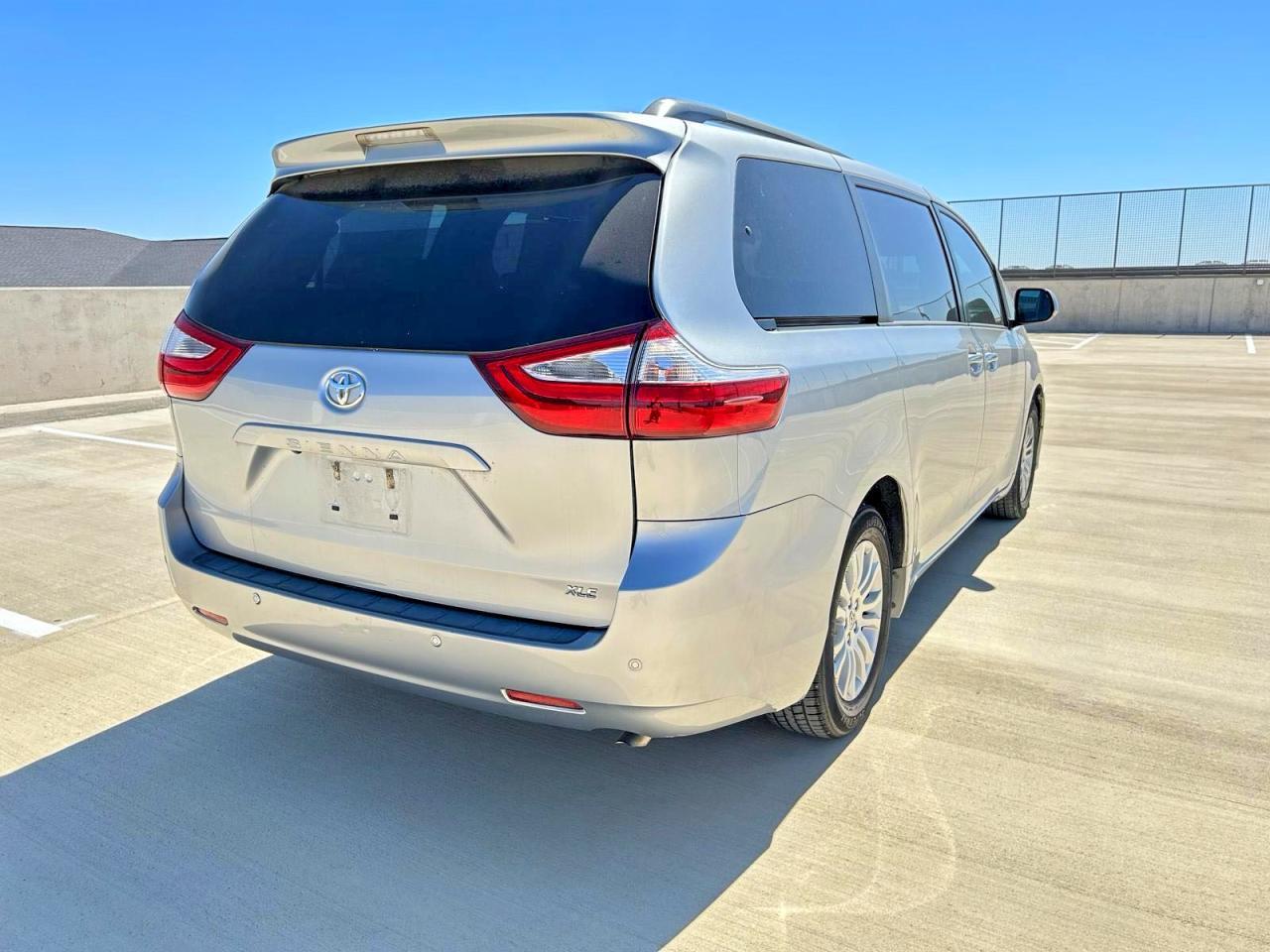 2017 Toyota Sienna Xle 8-Passenger - Фото 4
