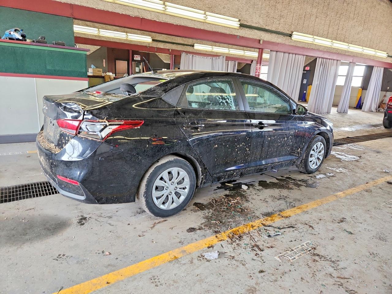 2022 Hyundai Accent Se - Фото 3