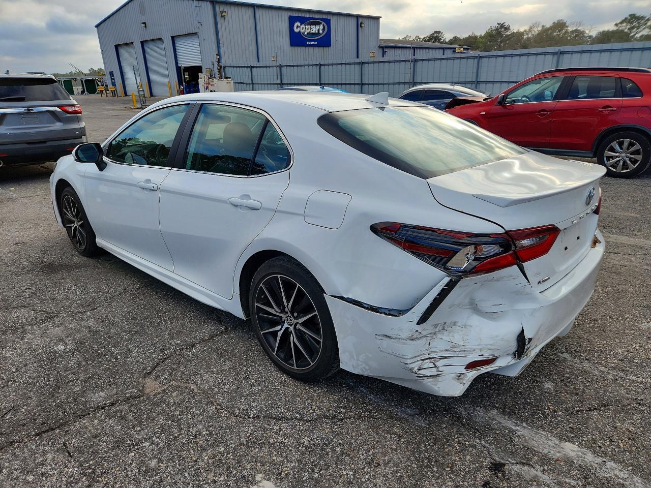 2024 Toyota Camry Se - Image 2