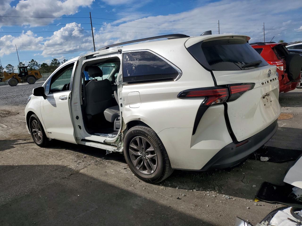 2021 Toyota Sienna Xle 8-Passenger - Фото 2