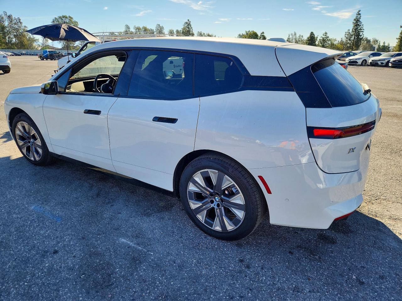 2026 BMW Ix xDrive45 - Фото 2