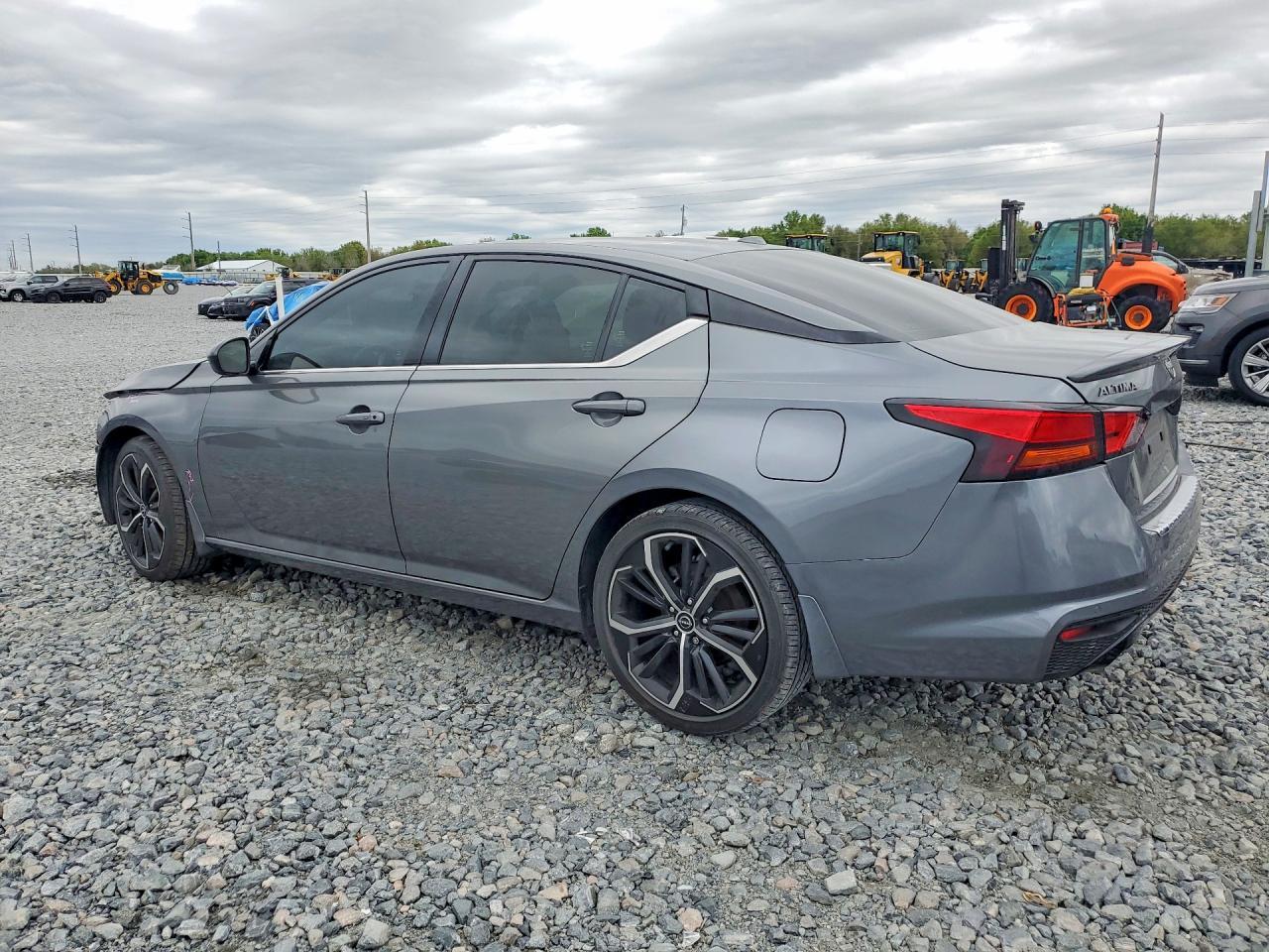2023 Nissan Altima 2.5 Sr - Image 2