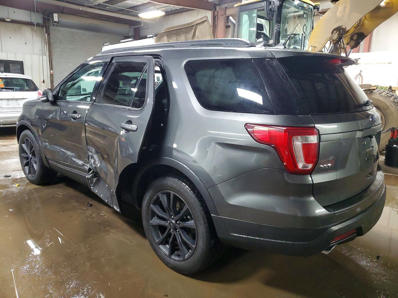 2018 Ford Explorer Xlt - Image 2