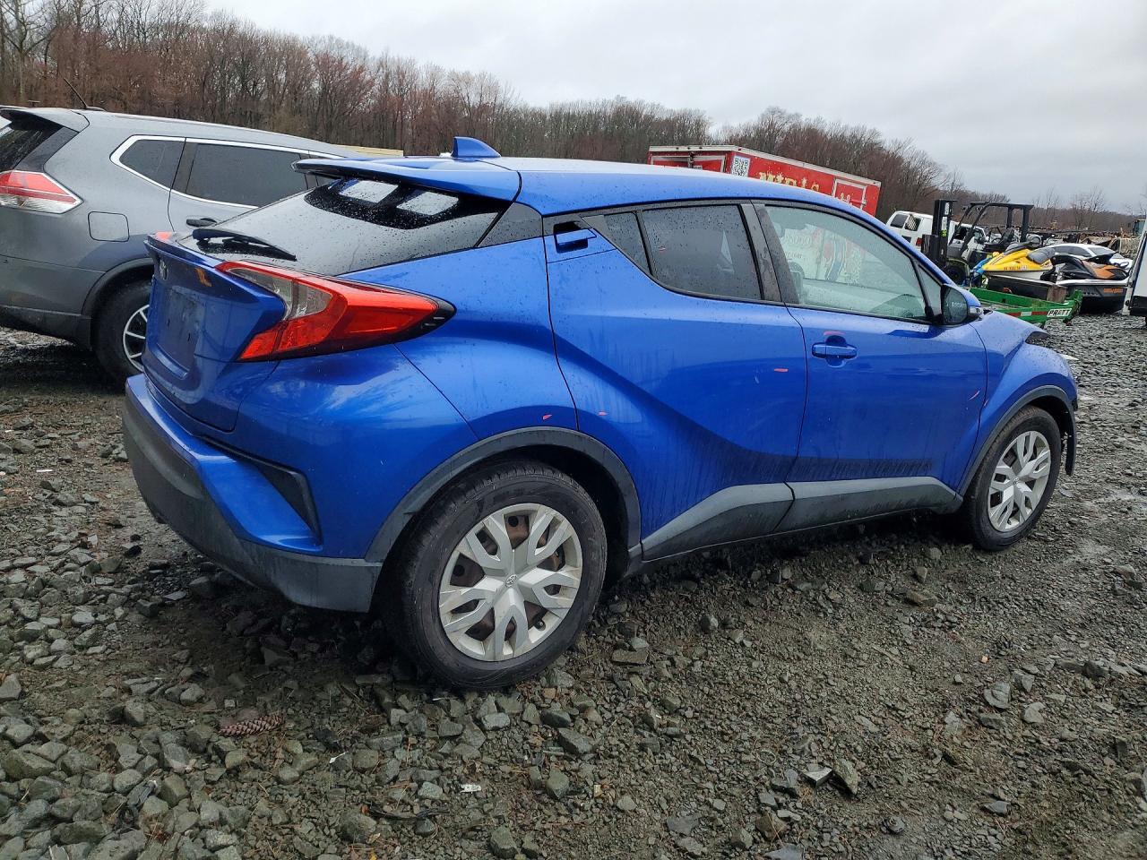 2019 Toyota C-Hr Le - Image 3