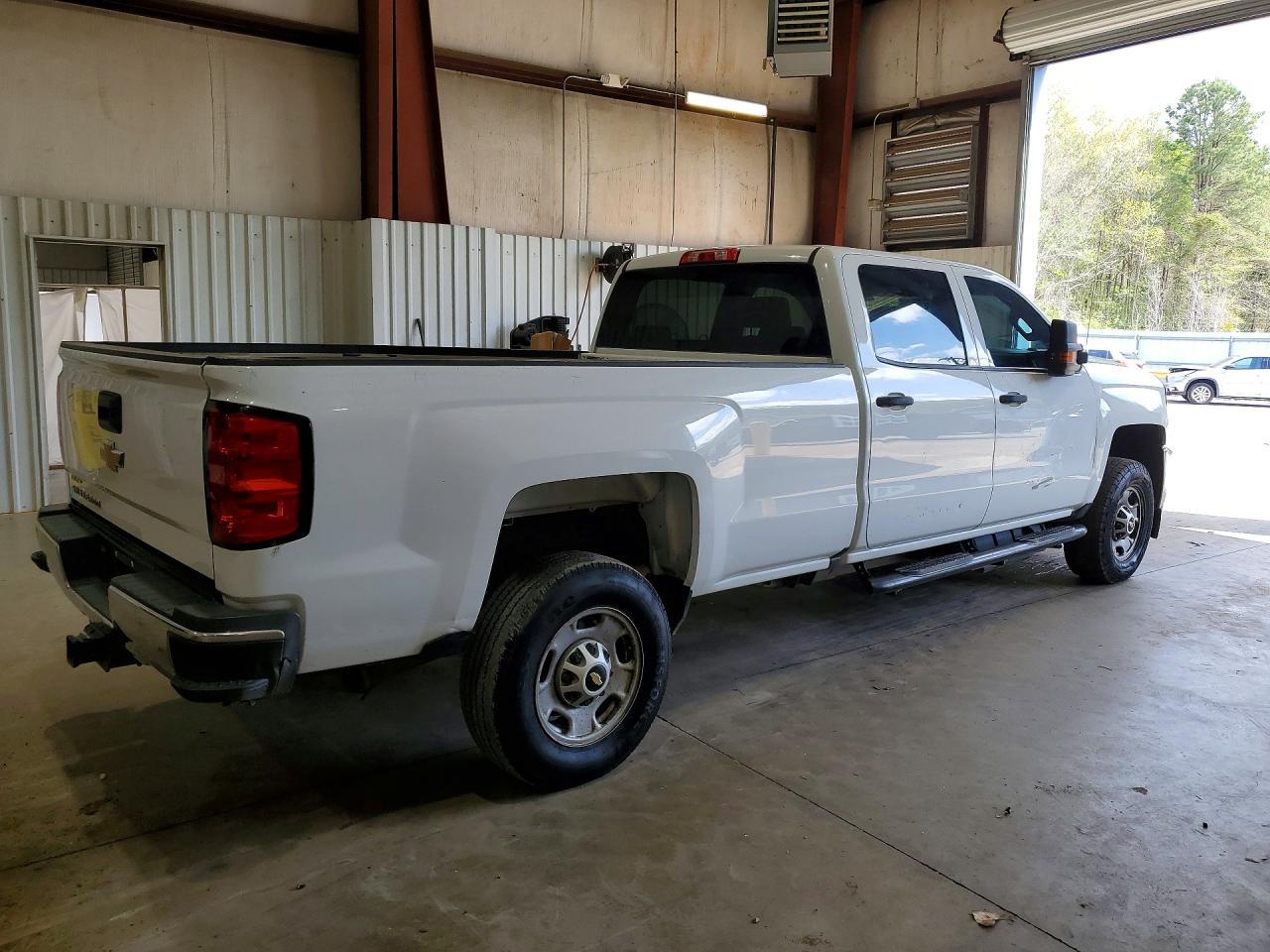2017 Chevrolet Silverado C2500 Heavy Duty - Image 3
