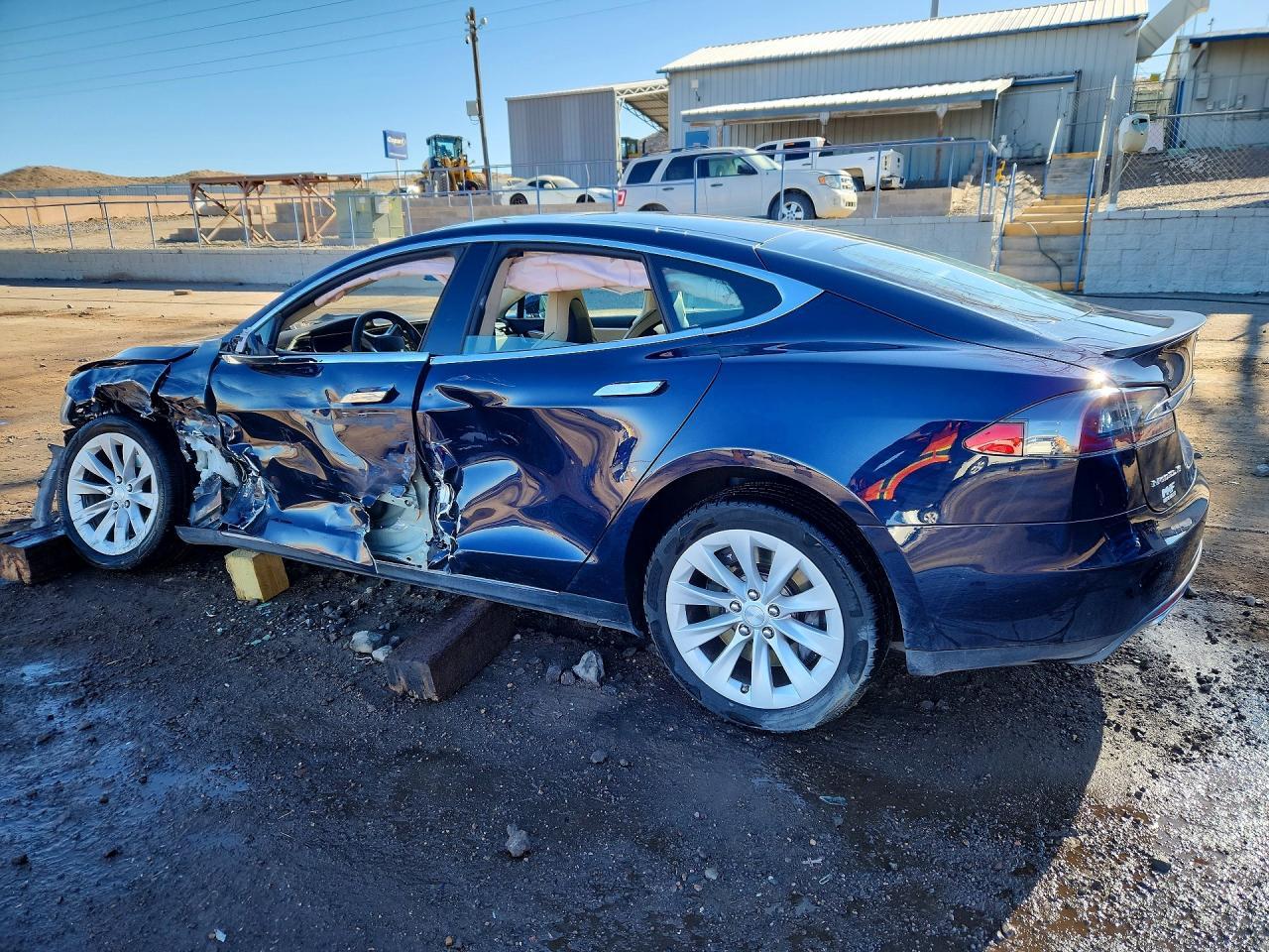 2013 Tesla Model S - Image 2