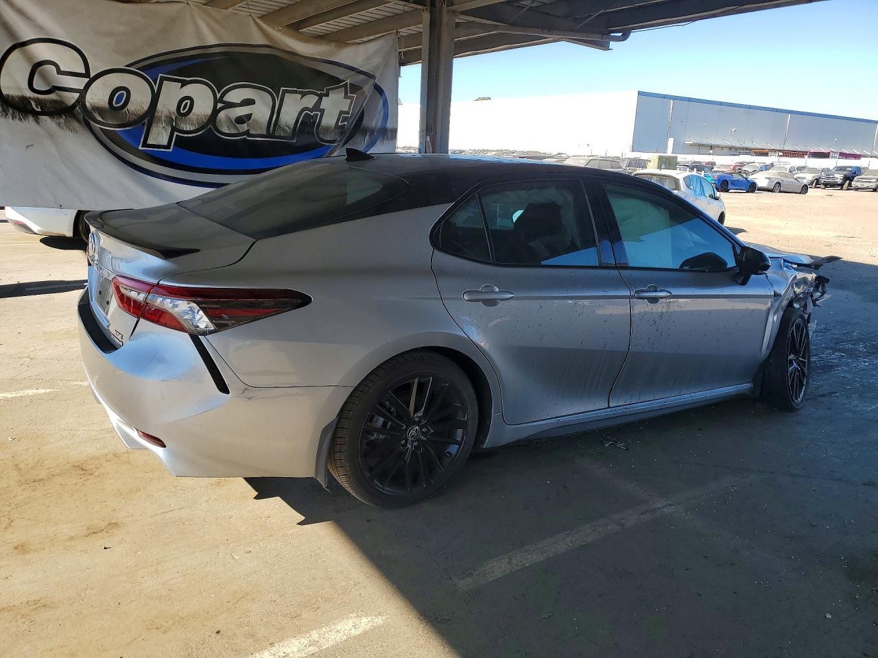 2022 Toyota Camry Hybrid Xse - Фото 3