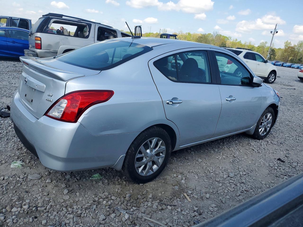 2017 Nissan Versa 1.6 S - Фото 3