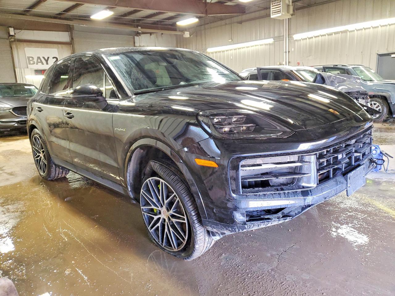 2025 Porsche Cayenne E-Hybrid - Image 4