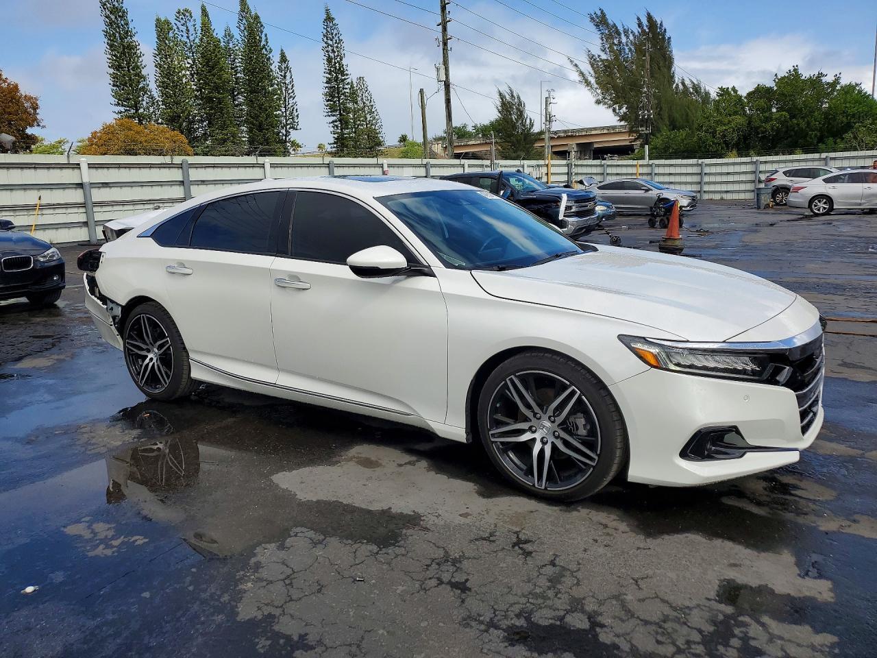 2022 Honda Accord Touring - Image 4