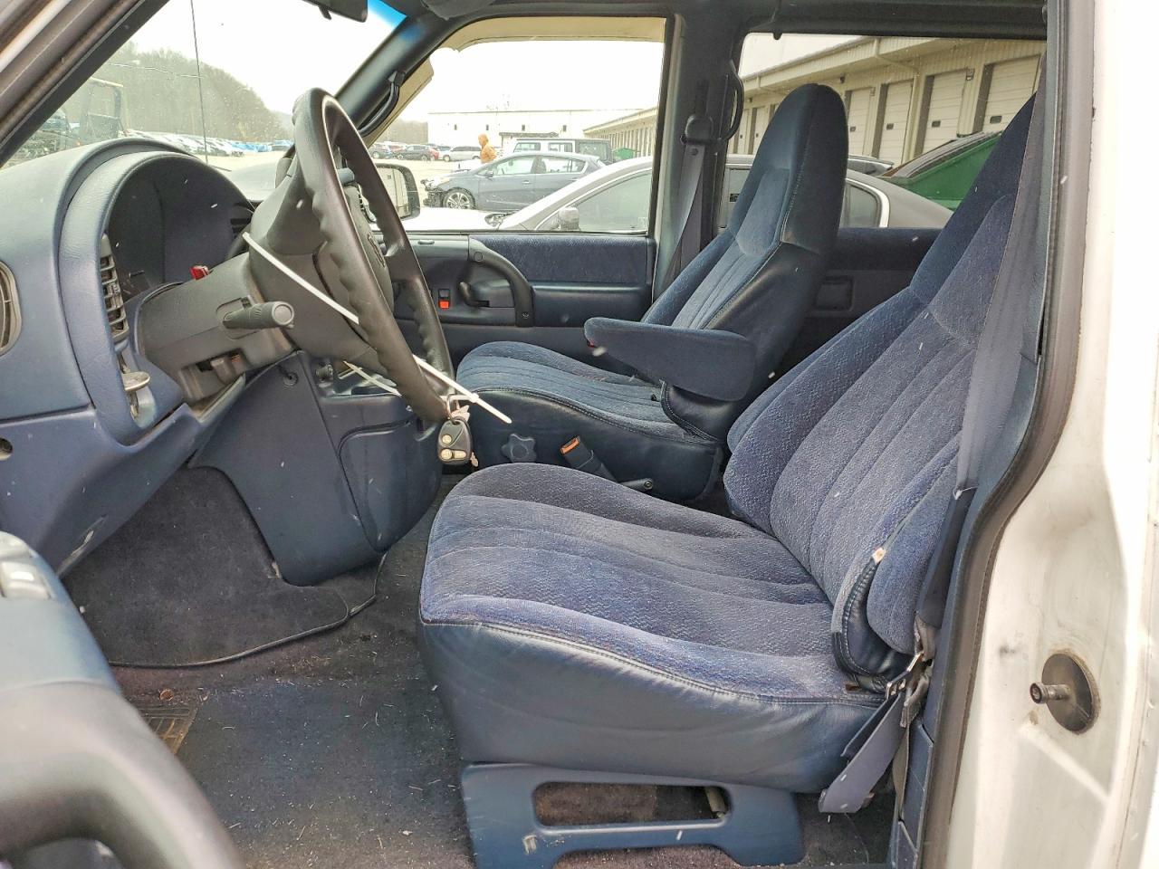 1999 Chevrolet Astro - Image 7