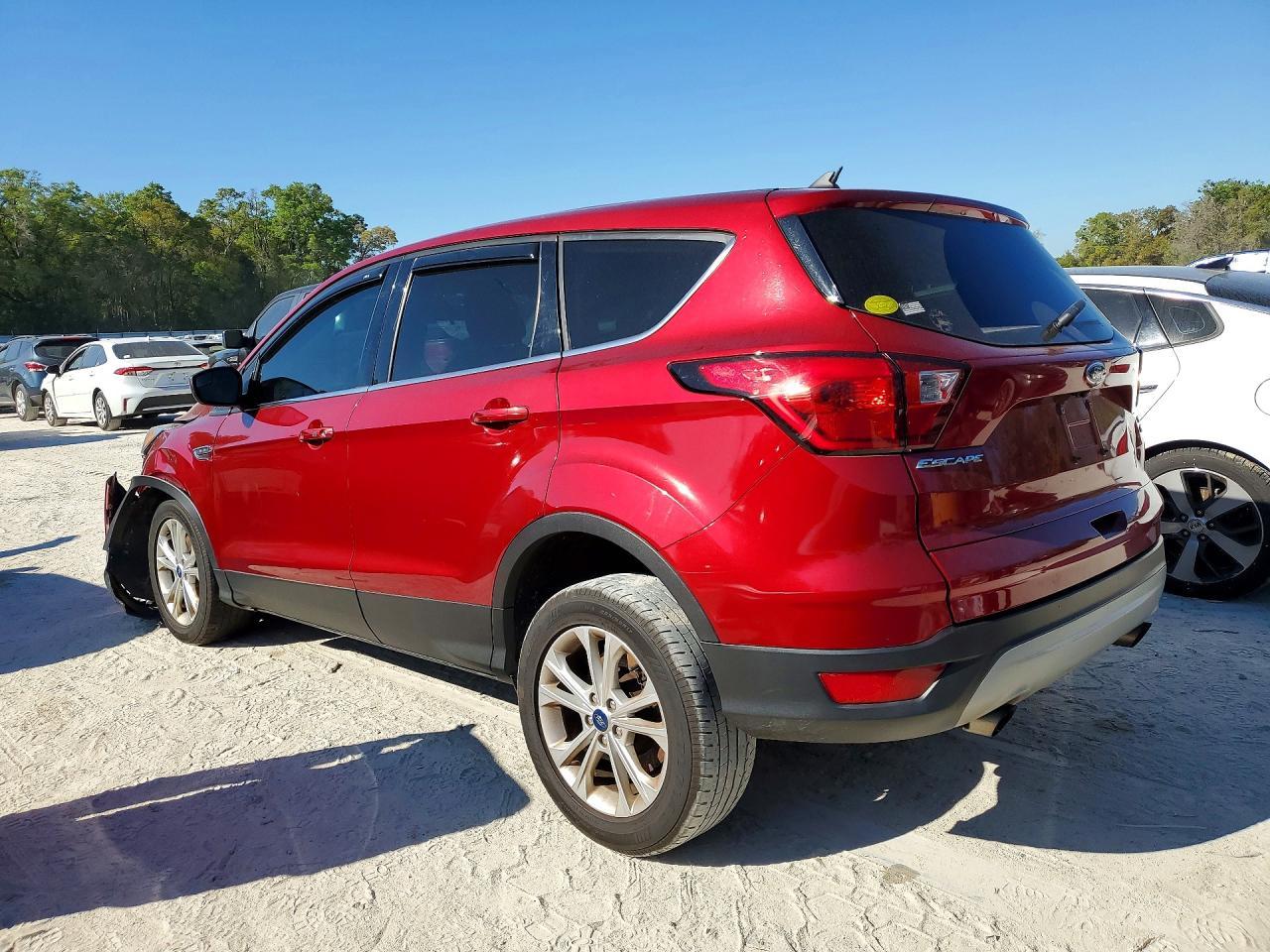 2019 Ford Escape Se - Фото 2