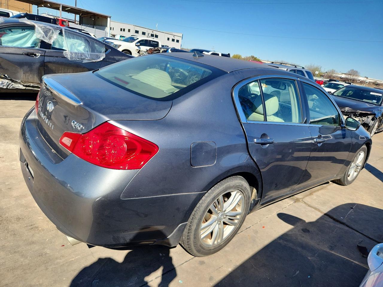 2015 Infiniti Q40 Base - Image 3