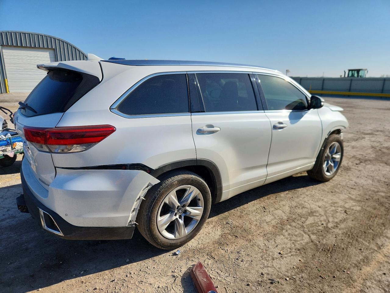 2019 Toyota Highlander Limited - Image 3