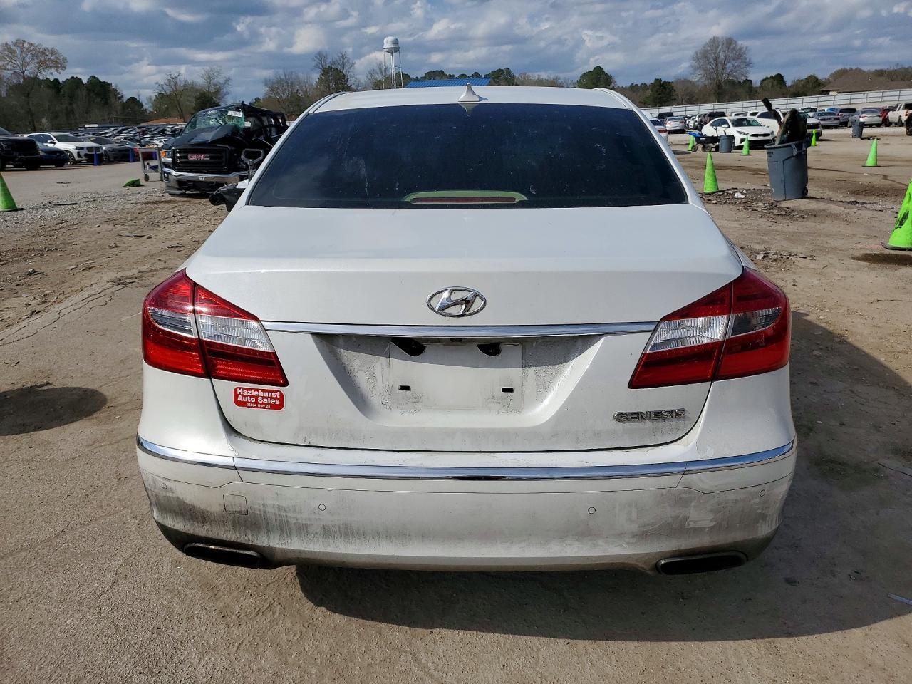 2013 Hyundai Genesis 3.8L - Фото 6