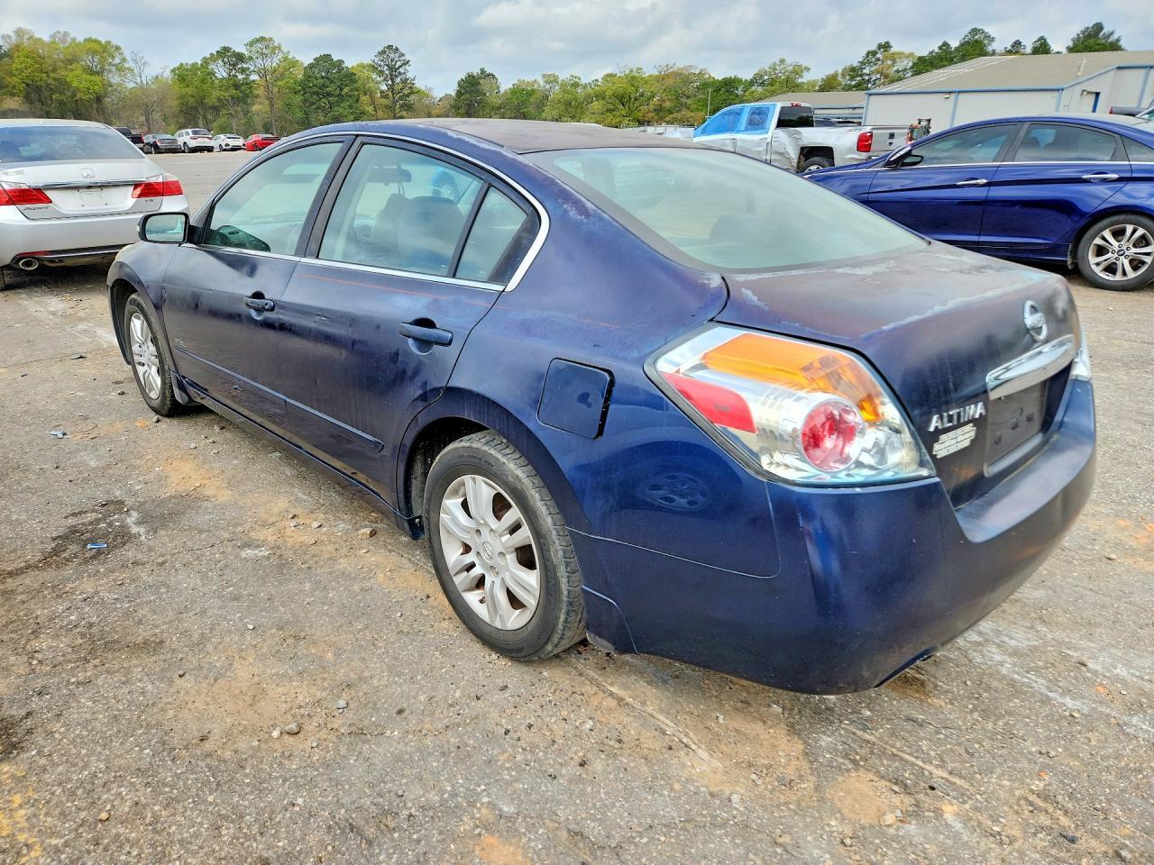 2010 Nissan Altima Base - Фото 2