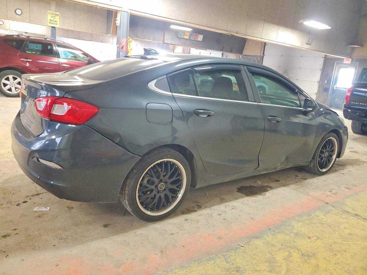 2018 Chevrolet Cruze Lt - Image 3